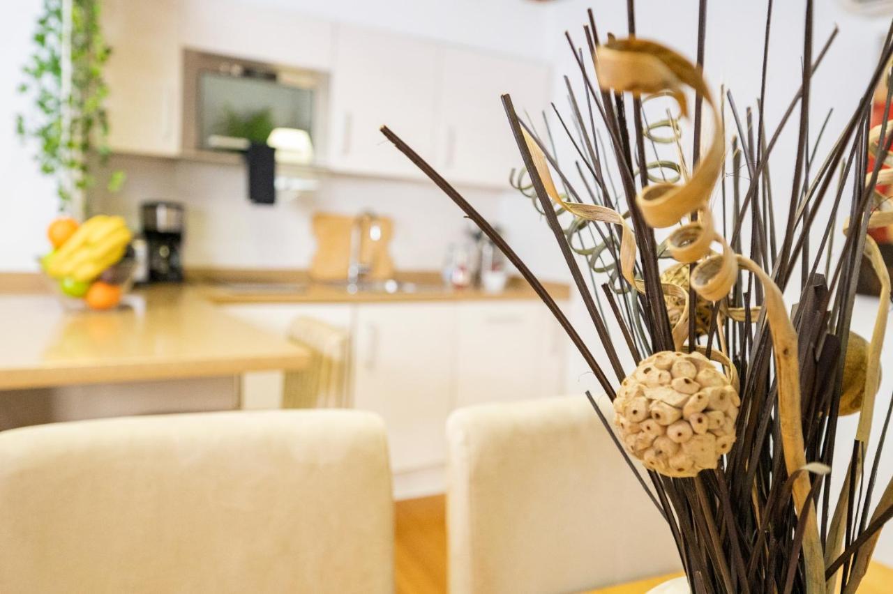 Apartamentos Huertas Madrid Exteriör bild