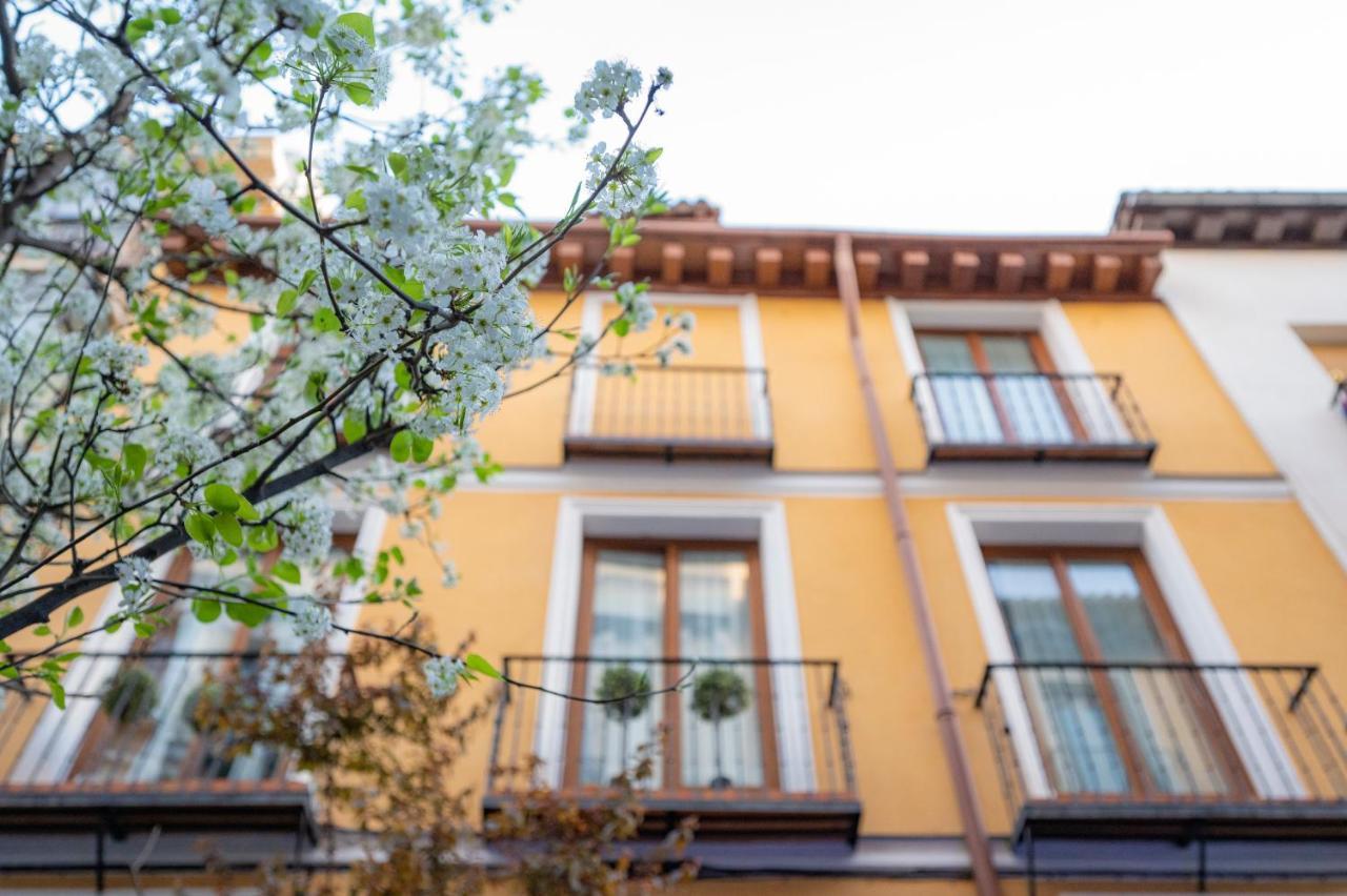 Apartamentos Huertas Madrid Exteriör bild