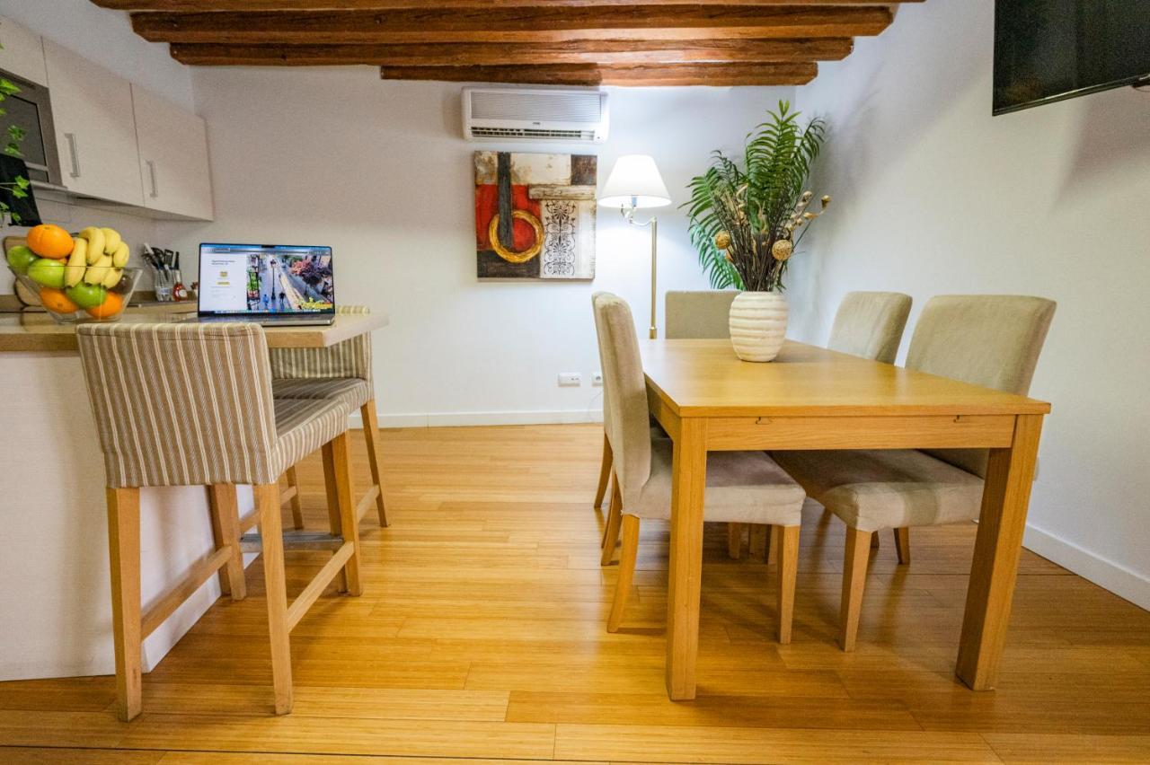 Apartamentos Huertas Madrid Exteriör bild