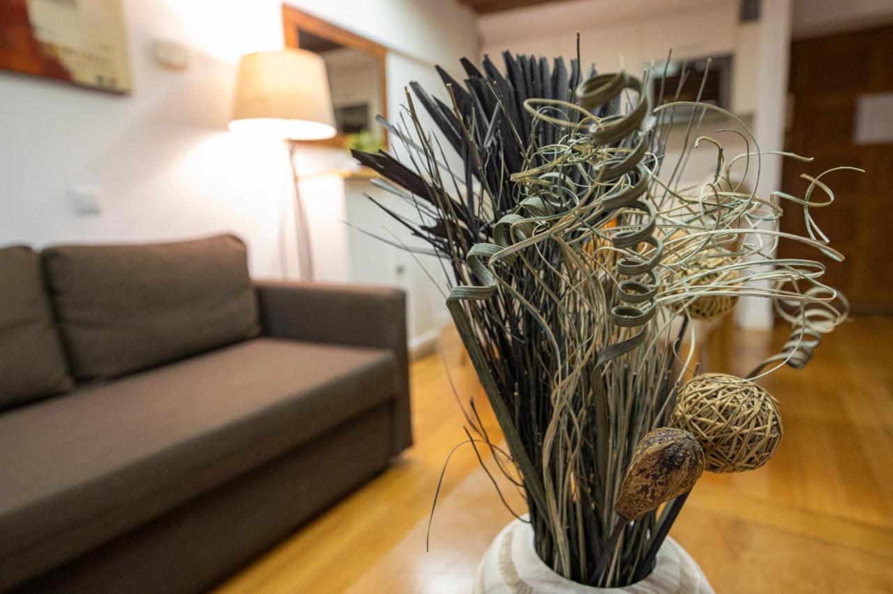 Apartamentos Huertas Madrid Exteriör bild