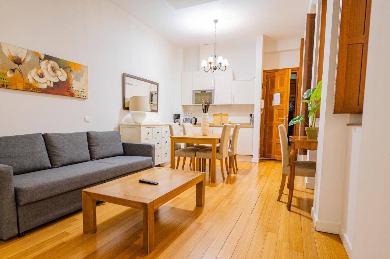 Apartamentos Huertas Madrid Exteriör bild